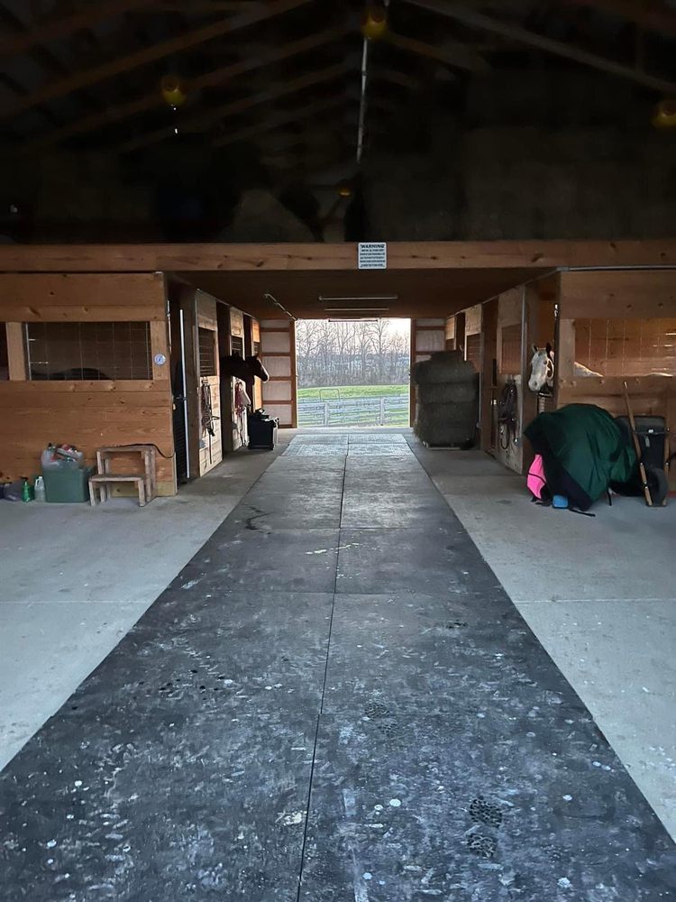 Creek Hill Stables - equestrian in Mechanicsburg, OH