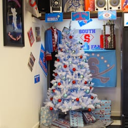Hot Dog Hut - Colonial Heights - A Rebel Christmas!