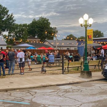 Bee's Knees Brewing - Outdoor Bee Garden/Event Space - Pizza Near Me - Versailles, Missouri Bee's Knees Brewing - Outdoor Bee Garden/Event Space - Pizza Near Me - Versailles, Missouri