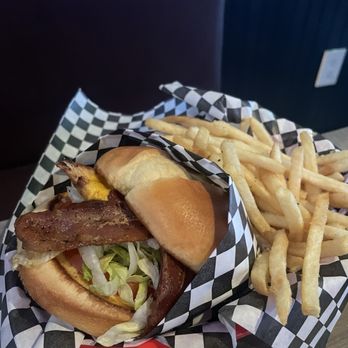 Goodbar - Sports Bars Near Me - San Diego, California