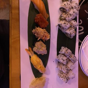 GoBistro - Japanese Bagel Roll - Spicy Tuna Roll & 5 Nigiri - Sushi Bars Near Me - Hollywood, Florida
