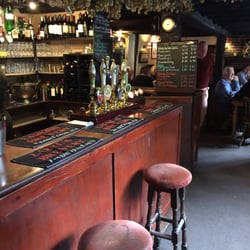 Hatch Inn - Bar area