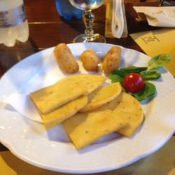 Il Baro - The sampler, fried chickpeas and fried cheese
