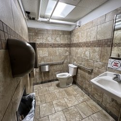 The Log Cabin - Bathroom