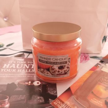 Yankee Candle - This candle smells SOOOO gooooood! - Candle Stores Near Me - Smithfield, Rhode Island
