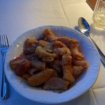 Tre Dita - Rigatoni con Guanciale e Pomodorini - Italian Near Me - Chicago, Illinois Tre Dita - Rigatoni con Guanciale e Pomodorini - Italian Near Me - Chicago, Illinois
