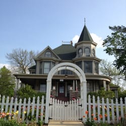 Groundhog Day Walking Tour - The Cherry Street Inn, where Phil stays in the movie-- although all interior shots were filmed in a warehouse in Cary, Il.