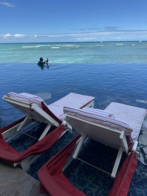 Waikiki Beach Services @ Royal Hawaiian by null
