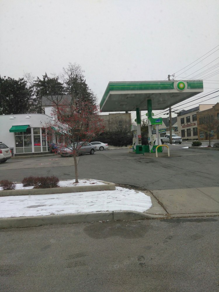 V & D FOOD & GAS Updated October 2024 24 Marble Ave, Pleasantville, New York Gas Stations