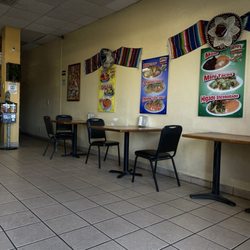 Ernes Mexican Food & Breakfast - Cozy inside that feels like you're at a friend's moms house