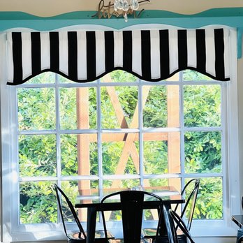 Chandelier Bakery - Adorable eating area... - Bakeries Near Me - Vancouver, Washington Chandelier Bakery - Adorable eating area... - Bakeries Near Me - Vancouver, Washington