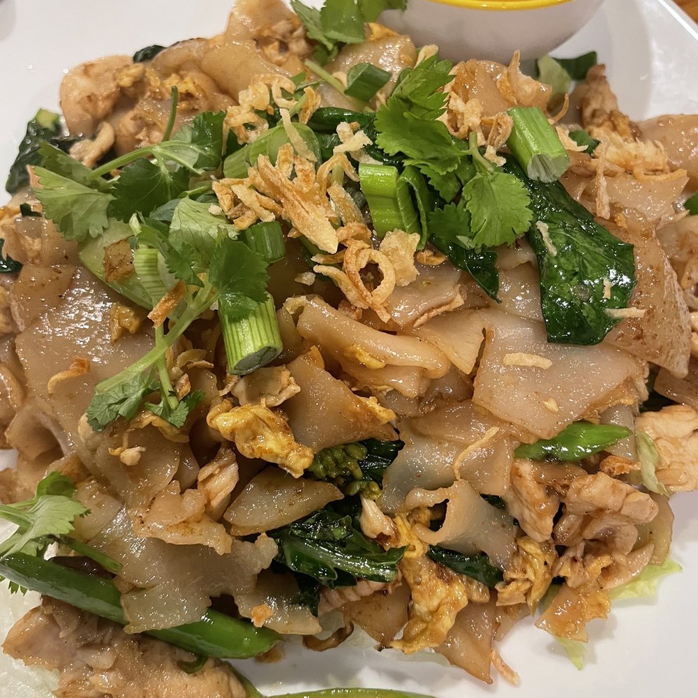 Jasmine Thai Restaurant - Chicken pad see ew - Thai Near Me - Tonawanda, New York