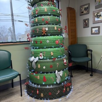 Laurel Gardens Tire Service - Waiting area - Tires Near Me - Pittsburgh, Pennsylvania Laurel Gardens Tire Service - Waiting area - Tires Near Me - Pittsburgh, Pennsylvania