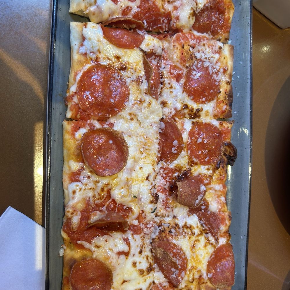 Hard Rock Cafe - Pepperoni Flatbread - American Near Me - New Orleans, Louisiana Hard Rock Cafe - Pepperoni Flatbread - American Near Me - New Orleans, Louisiana