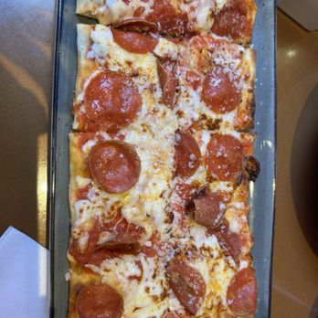Hard Rock Cafe - Pepperoni Flatbread - American Near Me - New Orleans, Louisiana Hard Rock Cafe - Pepperoni Flatbread - American Near Me - New Orleans, Louisiana