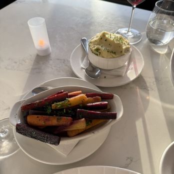 360 Restaurant - Carrots and mashed potatoes sides - Canadian (New) Near Me - Toronto, Ontario