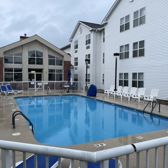 Hampton Inn & Suites Cleveland/Independence - Pool at the Hampton Inn - Hotels Near Me - Independence, Ohio Hampton Inn & Suites Cleveland/Independence - Pool at the Hampton Inn - Hotels Near Me - Independence, Ohio