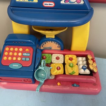 Safelite AutoGlass - Toys in waiting area - Auto Glass Services Near Me - Tampa, Florida Safelite AutoGlass - Toys in waiting area - Auto Glass Services Near Me - Tampa, Florida