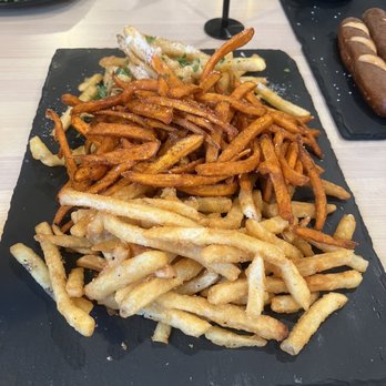 Brazen brewing - My French Fry platter from late September of 2022. - Breweries Near Me - Lancaster, New York