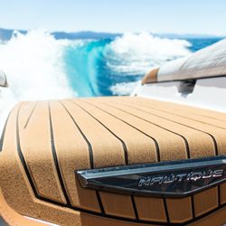 Superior Boat Repair - Check out the G25 nice long wave!  Photo by Alex Baker.