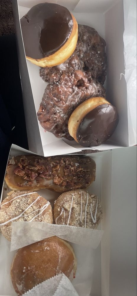 Momo's Donuts