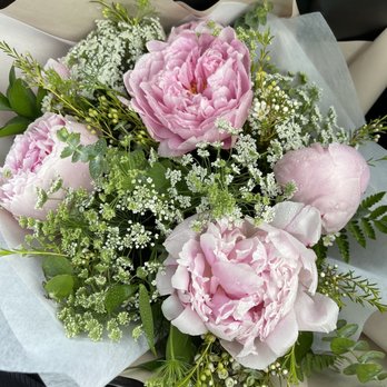 Petals and Sea Breeze - Florists Near Me