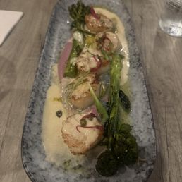 Scallops with cauliflower purée and broccolini Scallops with cauliflower purée and broccolini