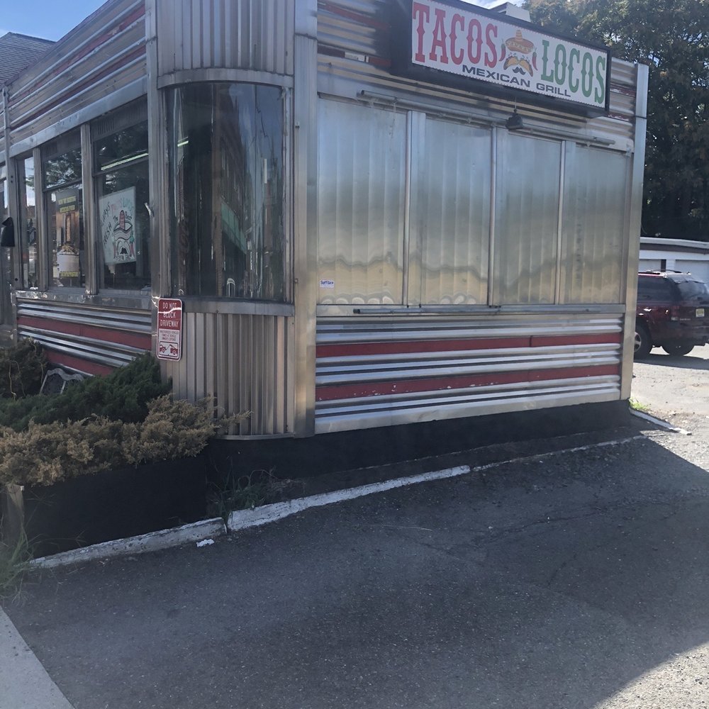 a taco truck parked in a parking lot