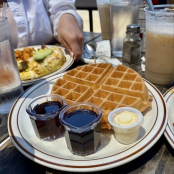 The Runway Cafe - Cafes Near Me - Woodlake, California