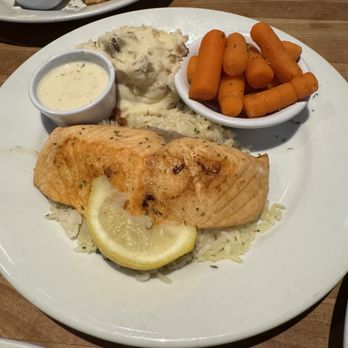 Cheddar's Scratch Kitchen - Sal - American Near Me - Thornton, Colorado