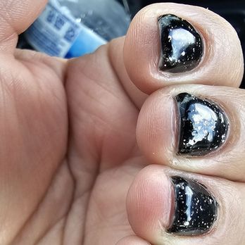 Jasmine's Nails - Uneven, messy gel, uncapped ends, top coat didn't make it to the entire nail, it was placed mostly in the middle of the nails. - Nail Salons Near Me - Rio Rancho, New Mexico