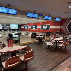 Bowlero Vernon Hills - Completely renovated again, but they got rid of all of the high top seating ... definitely need more tables!