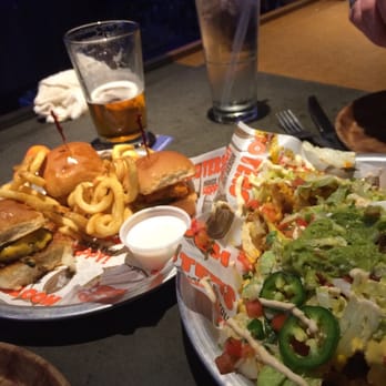 Hooters - Sports Bars Near Me - Fairview Heights, Illinois