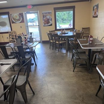 Maverick Biscuit - Inman - Dining area - Breakfast & Brunch Near Me - Inman, South Carolina