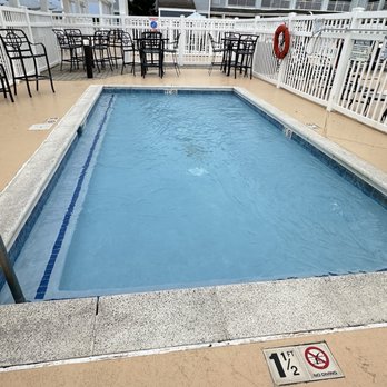 Hampton Inn & Suites Outer Banks/ Corolla - Kiddie pool - Hotels Near Me - Corolla, North Carolina