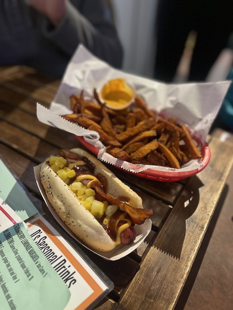 Social spots from D's Six Pax & Dogz