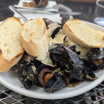 Eddyline Brewery & Pub - Mussel appetizer - Breweries Near Me - Buena Vista, Colorado