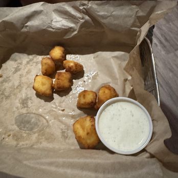 Mr Brews Taphouse - Cheese curds - American Near Me - Menomonee Falls, Wisconsin
