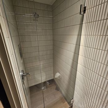 Populus - Shower - Hotels Near Me - Denver, Colorado