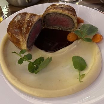Gordon Ramsay Hell’s Kitchen - Beef Wellington - Bars Near Me - Mashantucket, Connecticut