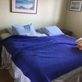 Menehune Shores Condominium - No kind size bedding available - Vacation Rentals Near Me - Kihei, Hawaii Menehune Shores Condominium - No kind size bedding available - Vacation Rentals Near Me - Kihei, Hawaii
