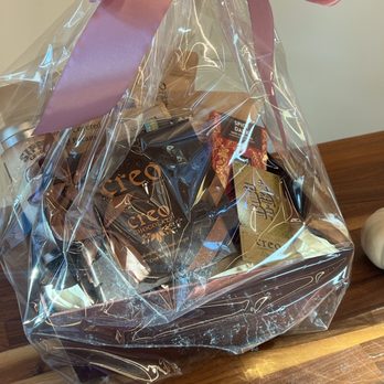 Creo Chocolate - Gift package - Chocolatiers & Shops Near Me - Beaverton, Oregon Creo Chocolate - Gift package - Chocolatiers & Shops Near Me - Beaverton, Oregon