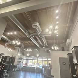Beautiful and clean salon! I don't get a lot of photos but this is one that I do get to show how clean and beautiful the salon is. Beautiful and clean salon! I don't get a lot of photos but this is one that I do get to show how clean and beautiful the salon is.