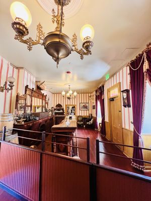 Cosmopolitan Hotel and Restaurant by null