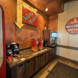 Zaxbys - Drink area