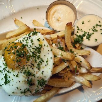 Au Cheval - The wonderful fries with garlic aioli and a Mornay sauce. - Bars Near Me - Chicago, Illinois