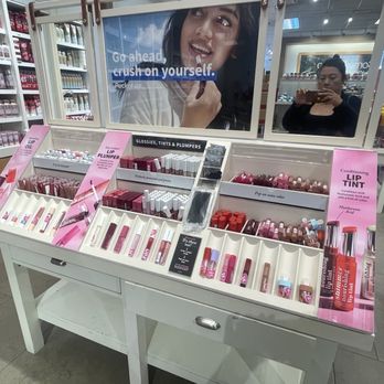 Bath & Body Works - Cosmetics & Beauty Supply Near Me - Allen Park, Michigan