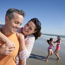 Paradise Resort - Family on beach