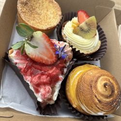 Little Missy Patisserie - Cheesecakes, lemon meringue, and a nutmeg custard tart!