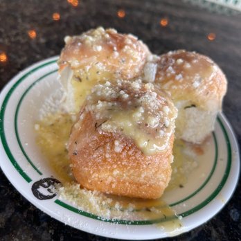 Flanigan's - Hallandale - Garlic rolls - American Near Me - Hallandale Beach, Florida